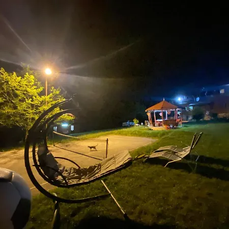 Cu Teren De Tenis -- Parter Lodge Banita