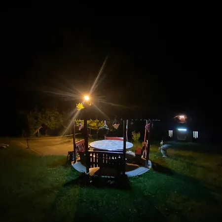Lodge Cu Teren De Tenis -- Parter